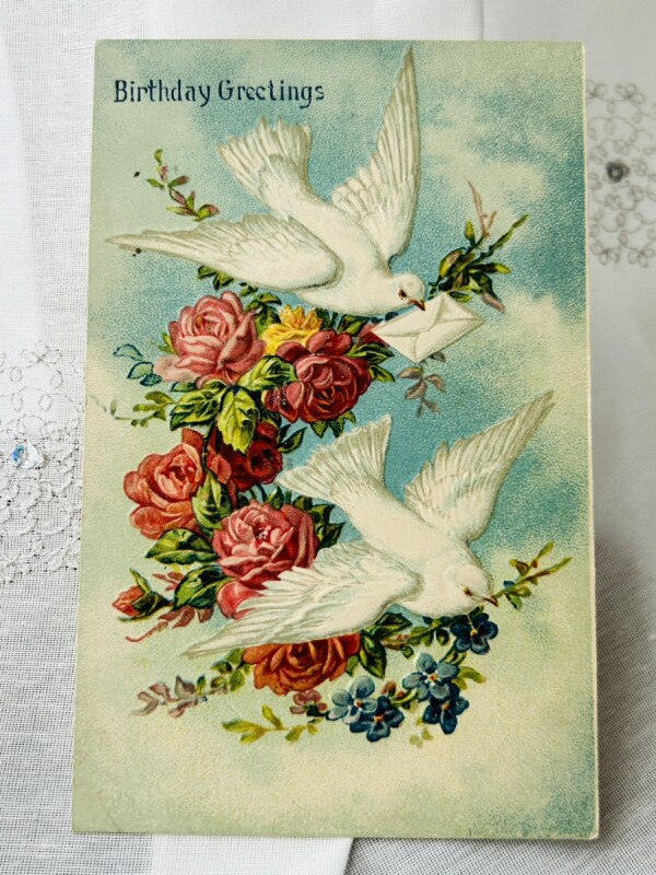 イギリスアンティークポストカード　ヴィンテージ　エンボス　お花と鳥さんと蝶々